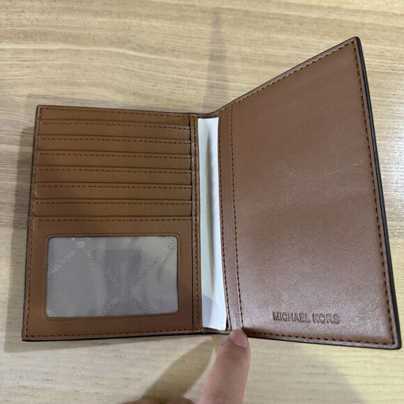MICHAEL KORS Leather Jet Set Travel Passport Holder Wallet Case Brown Signature - Picture 2 of 5